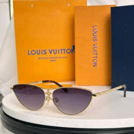 Picture of Louis Vuitton Sunglasses _SKUfw79399239fw